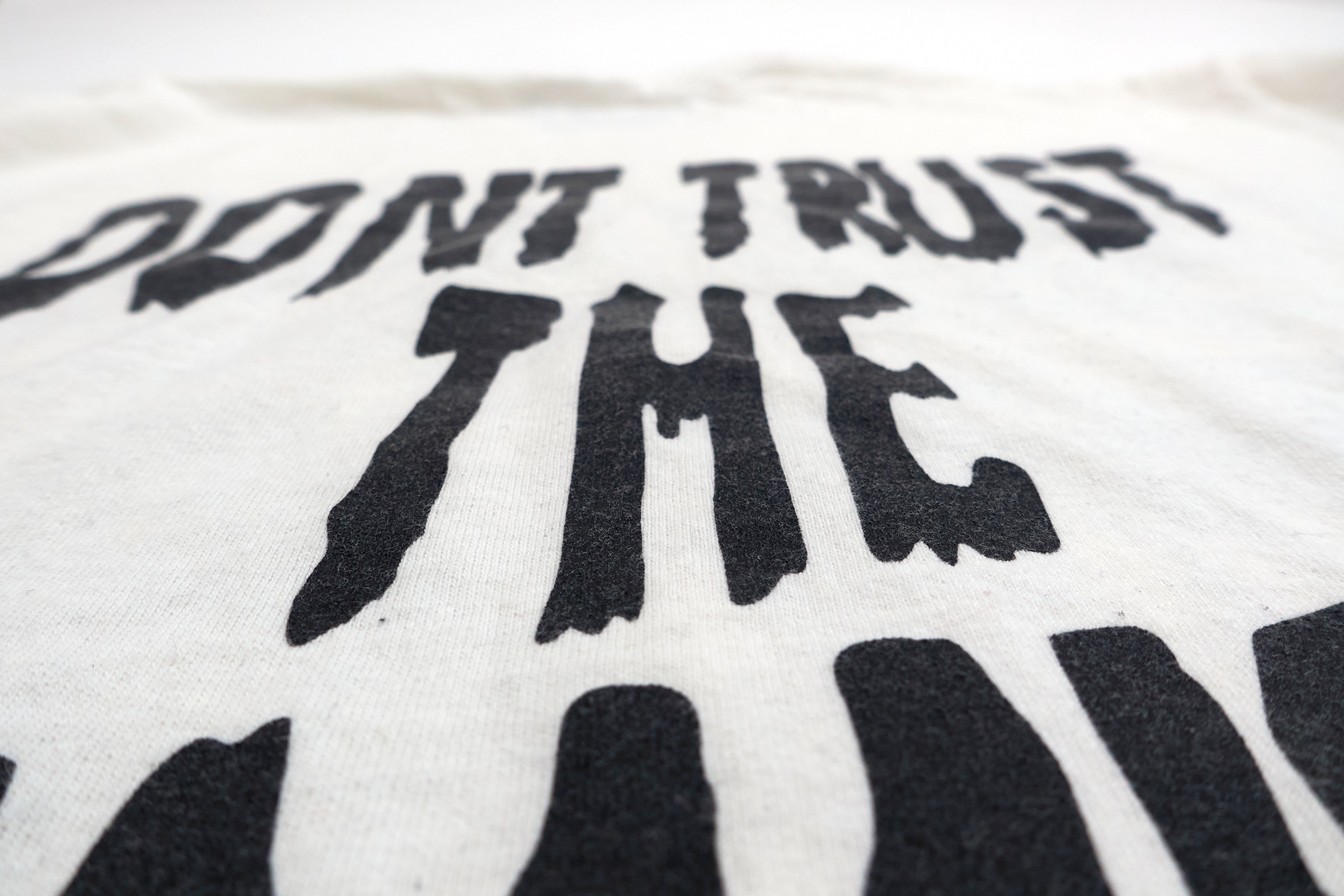 Lillingtons – Shary Don't Trust The Humanoids Tour Shirt Size Medium