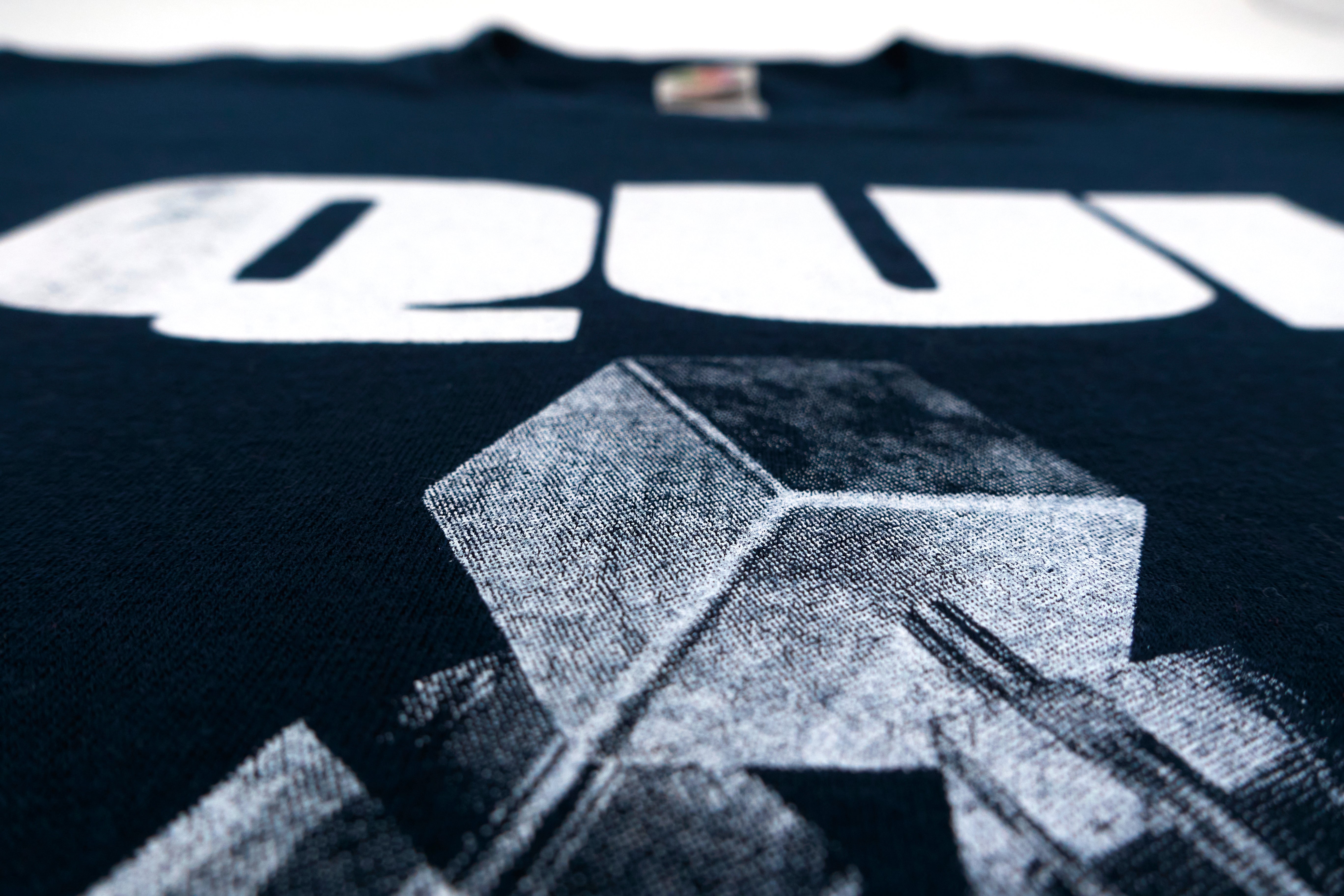 Qui – Today, Gestation 2007 Tour Shirt Size Large