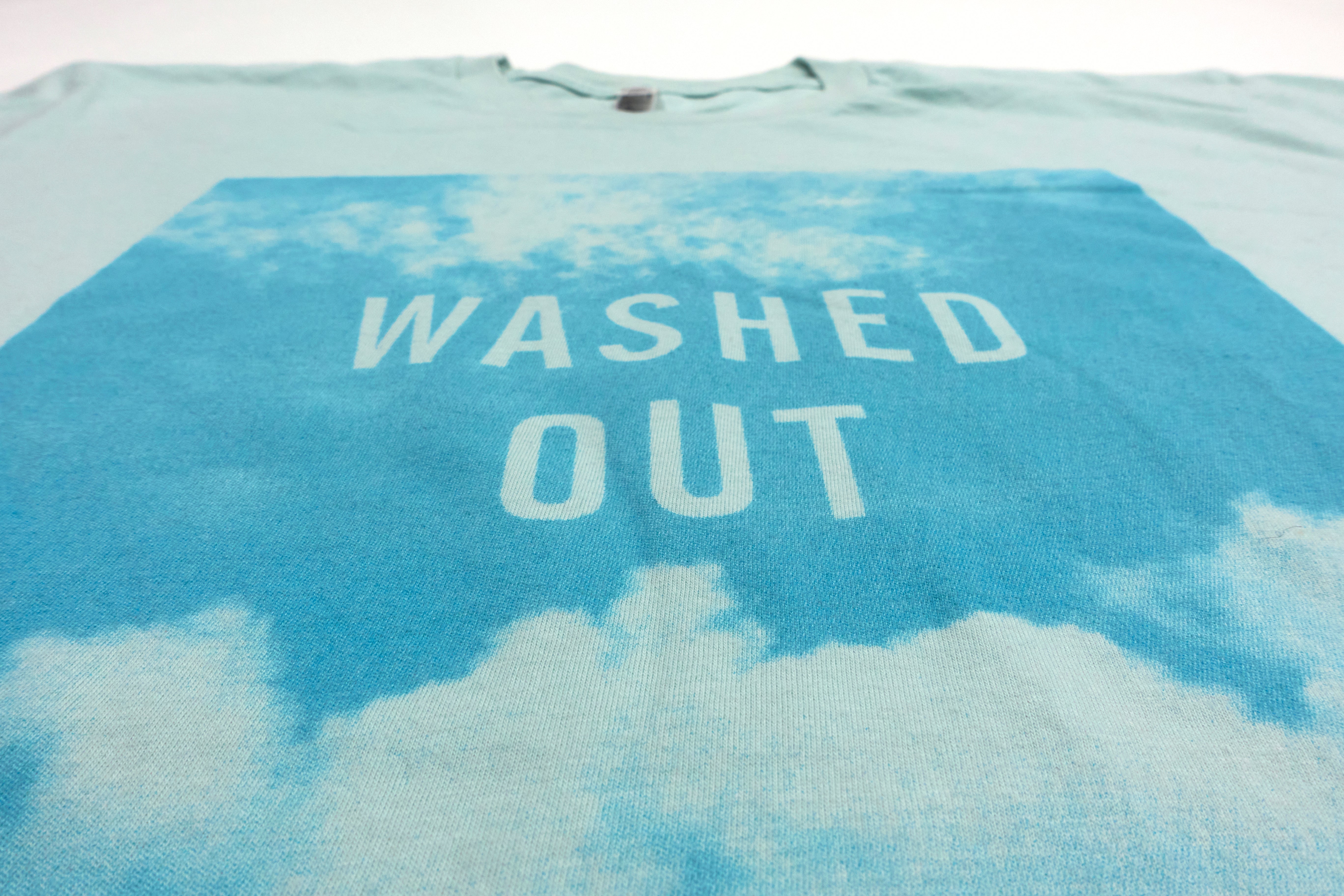 Washed Out - Beach Cloud Photo Tour Shirt Size XL