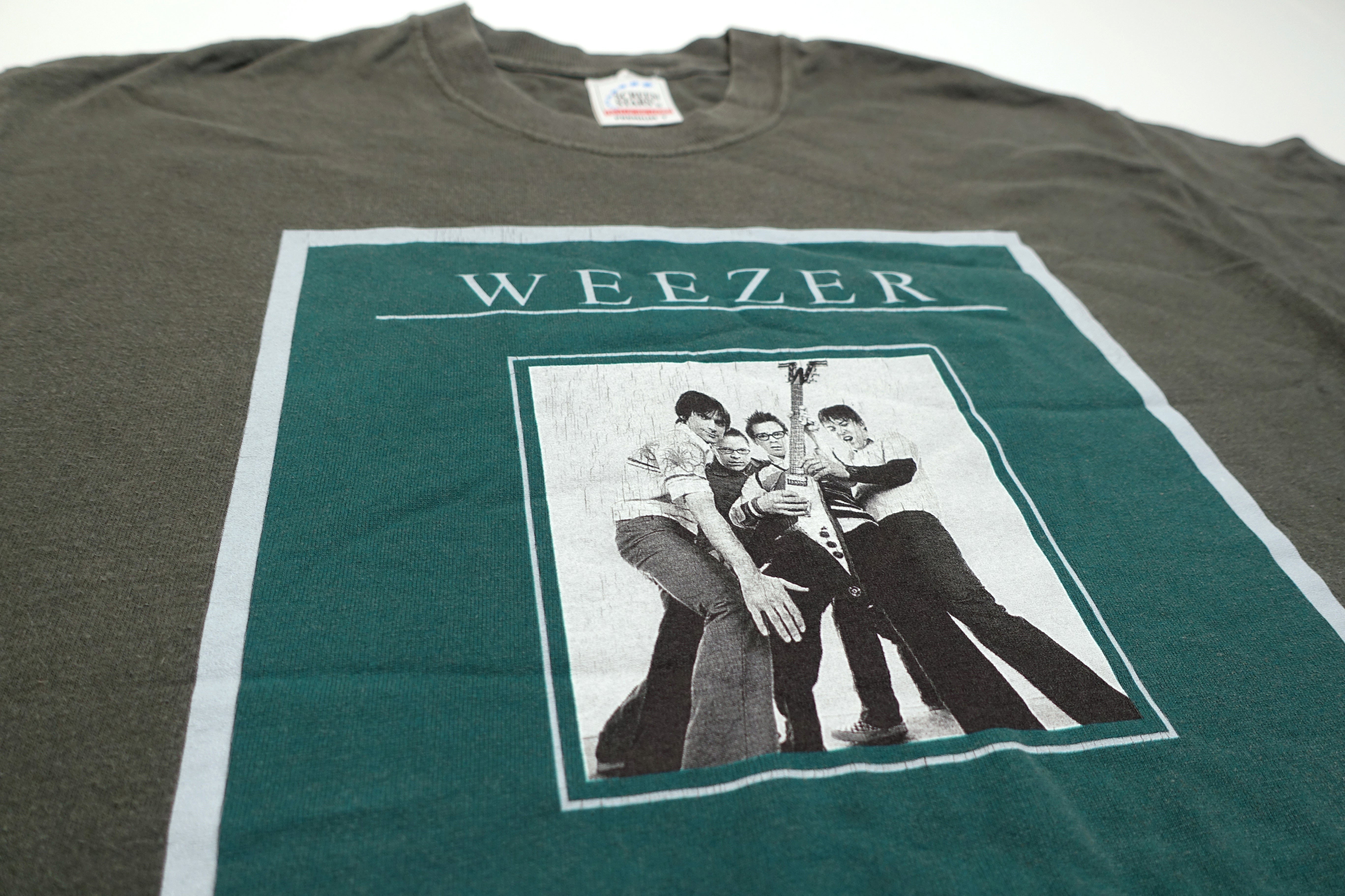 Weezer - Hyper-Extended Midget 2002 Tour Shirt Size Large