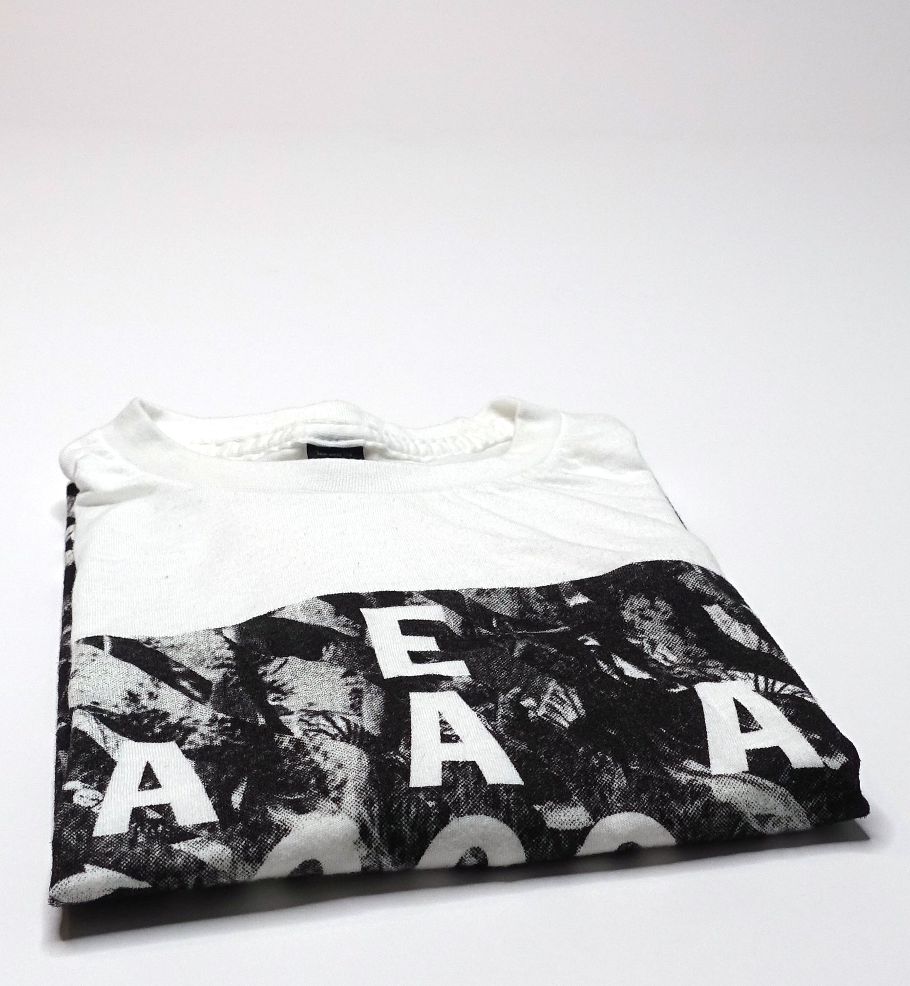 Eagulls – Rectangle 2016 Tour Shirt Size Medium