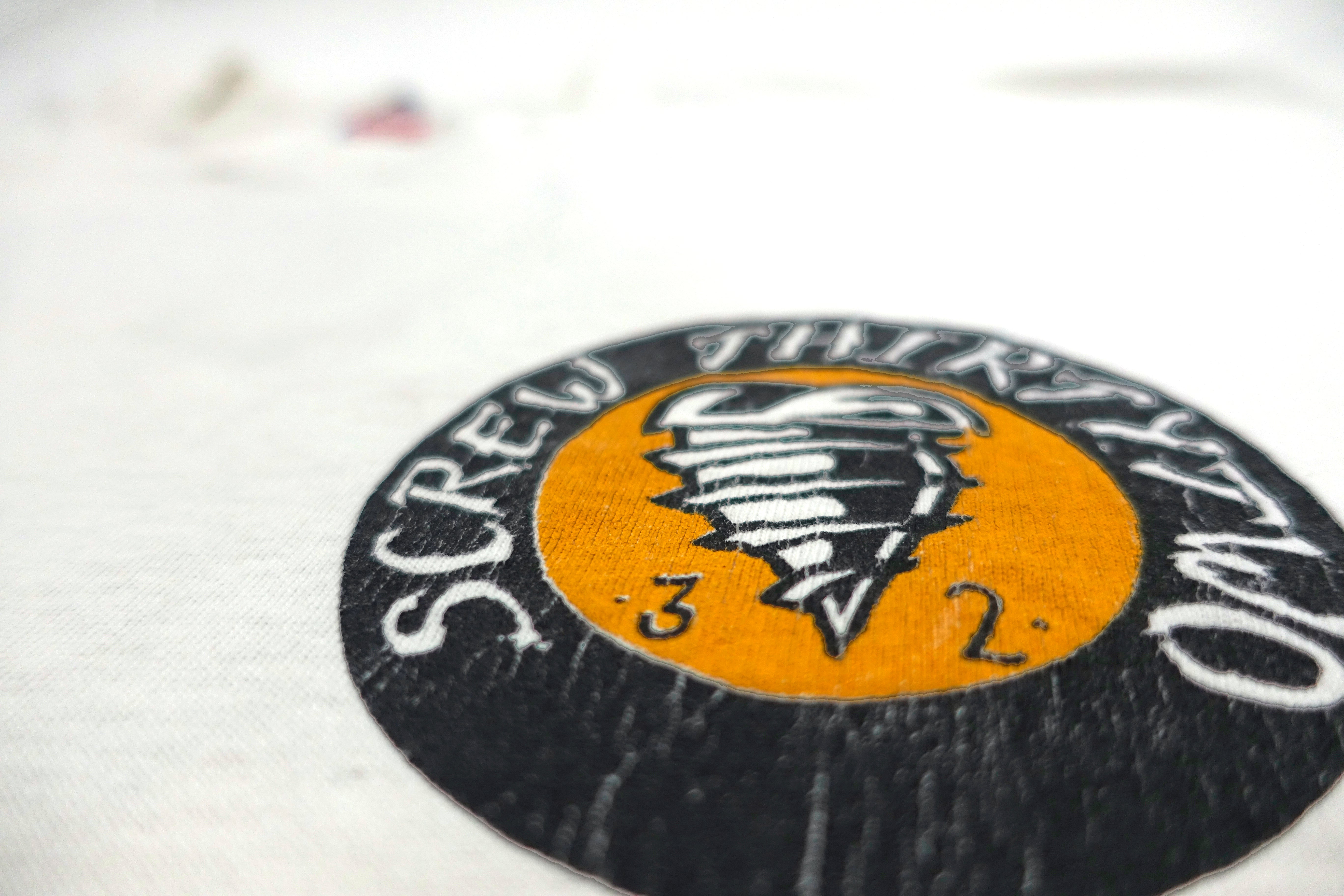 Screw 32 – Plane Crashing by Ezra Eismont 1994 Tour Shirt Size XL