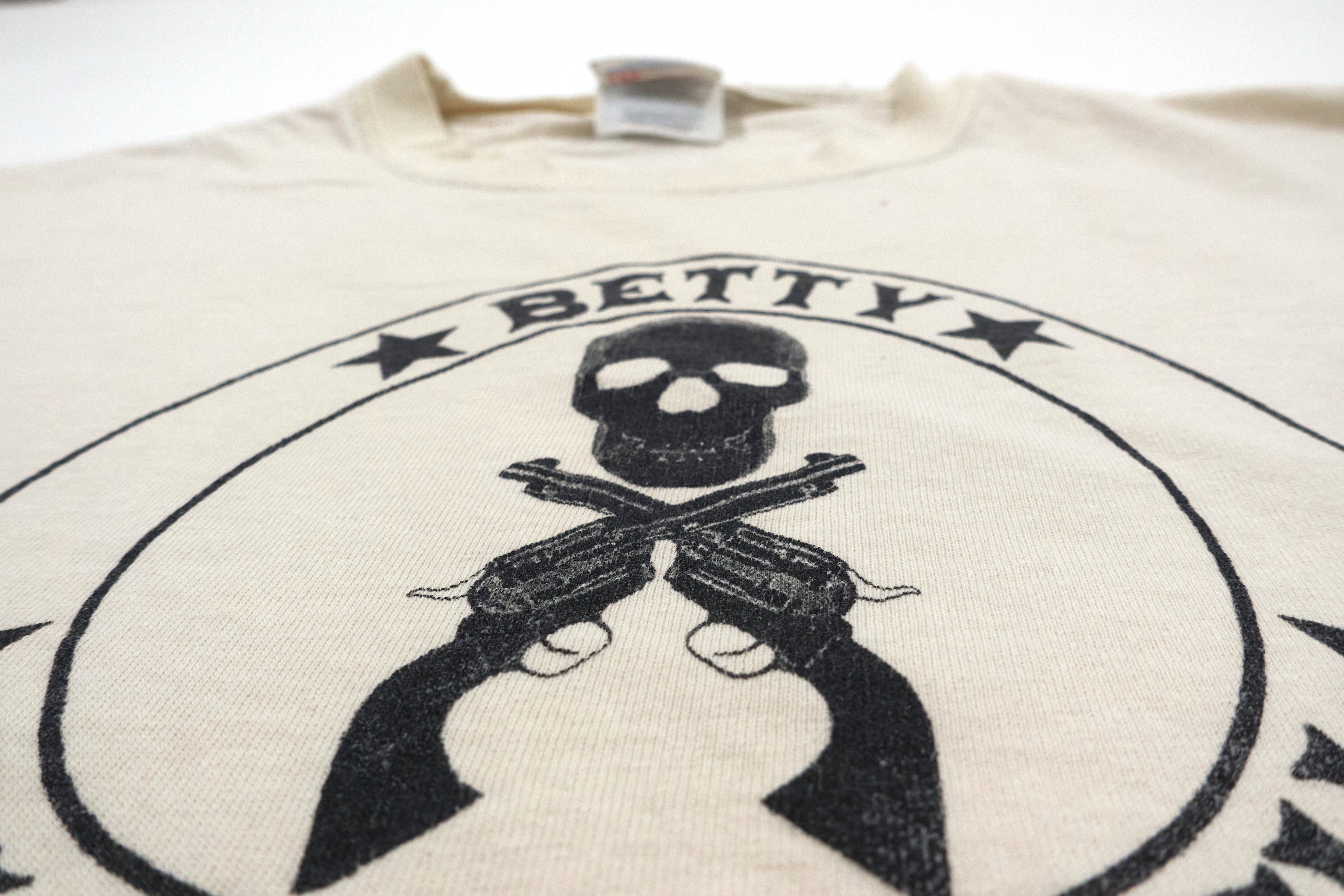 Betty ‎Blowtorch – Skull and Revolvers Crossbones Tour Shirt Size XL