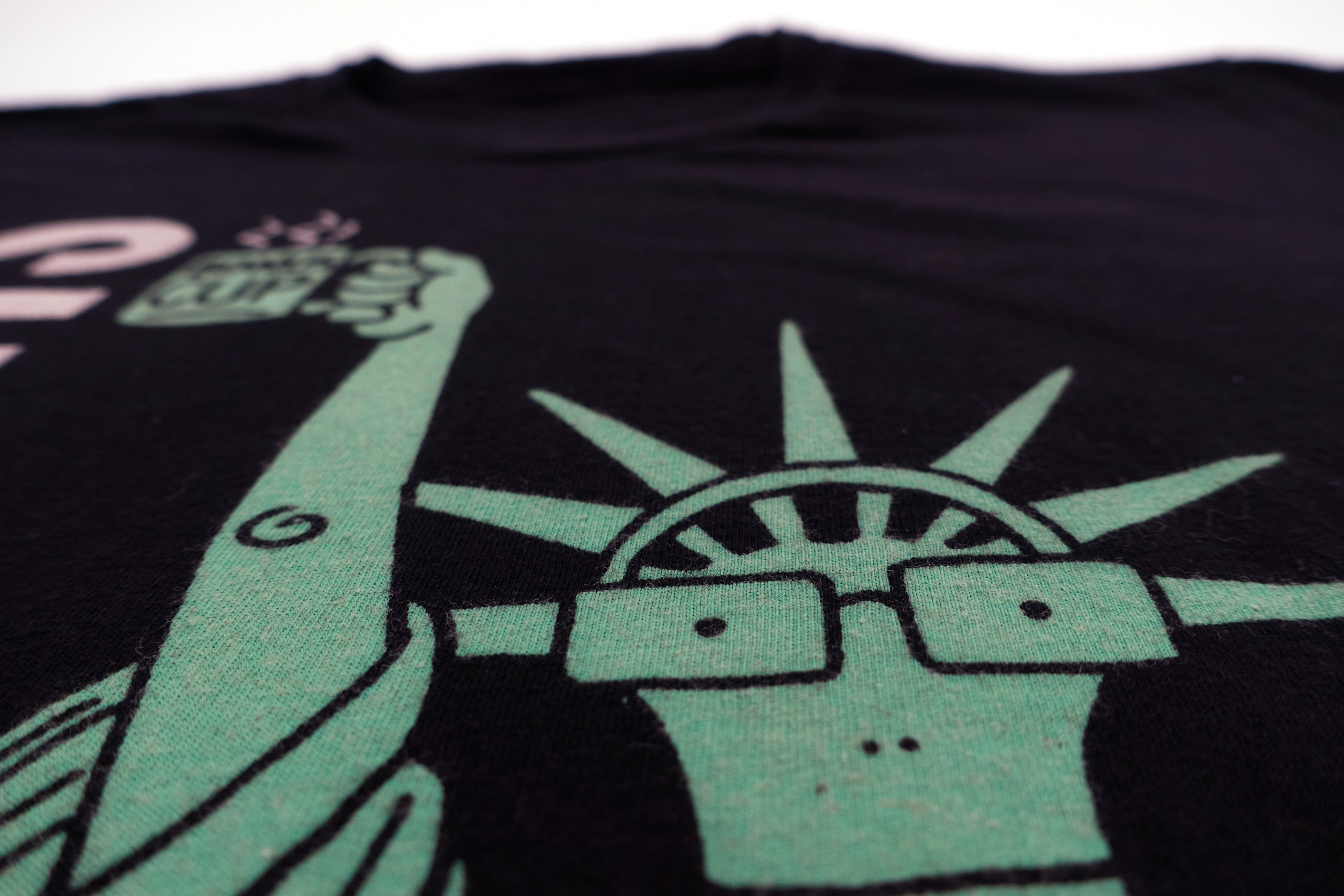 Descendents - Statue Of Liberty New York, NY 2011 Tour Shirt Size Medium