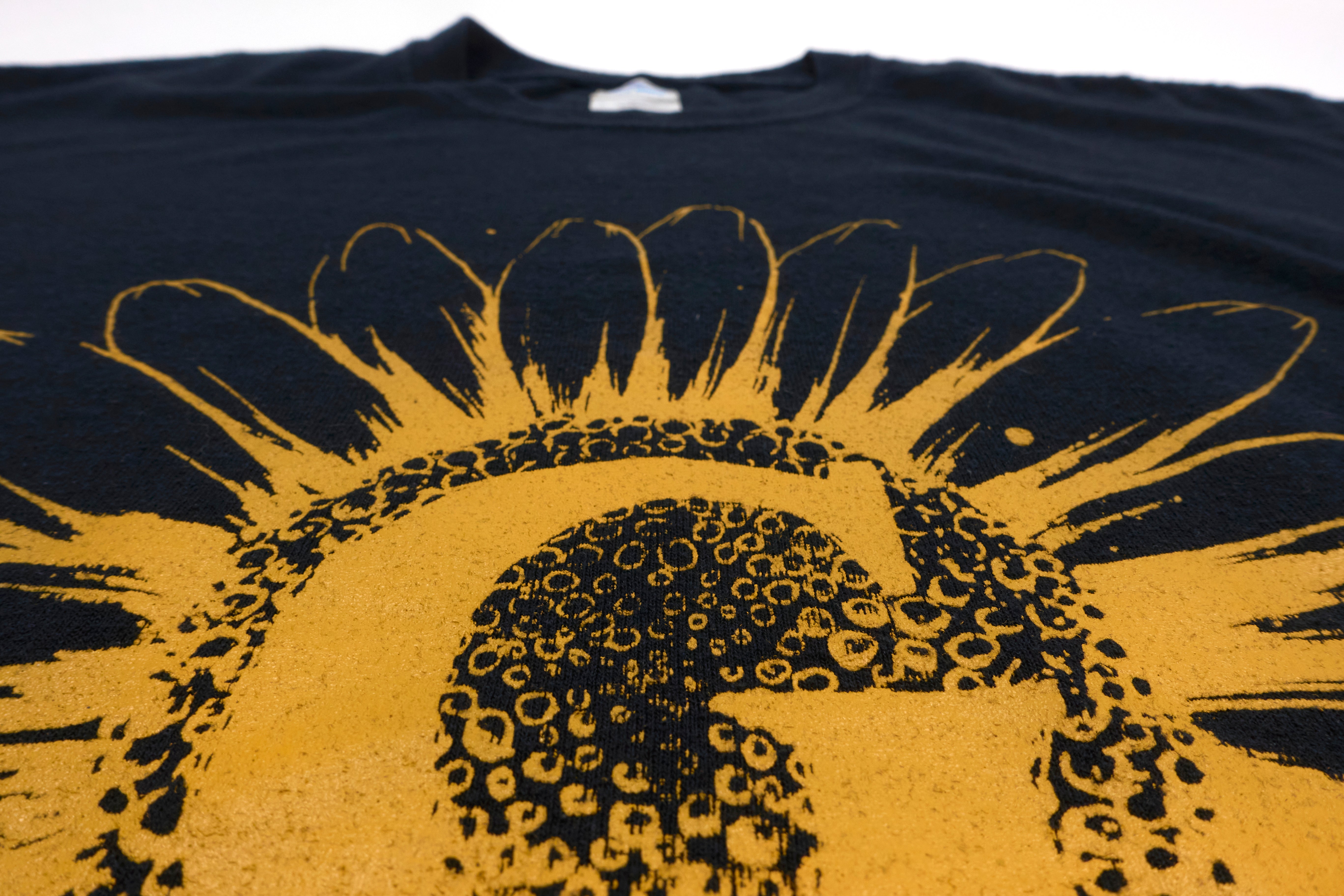 Give – Yellow Flower Tour Shirt Size Large