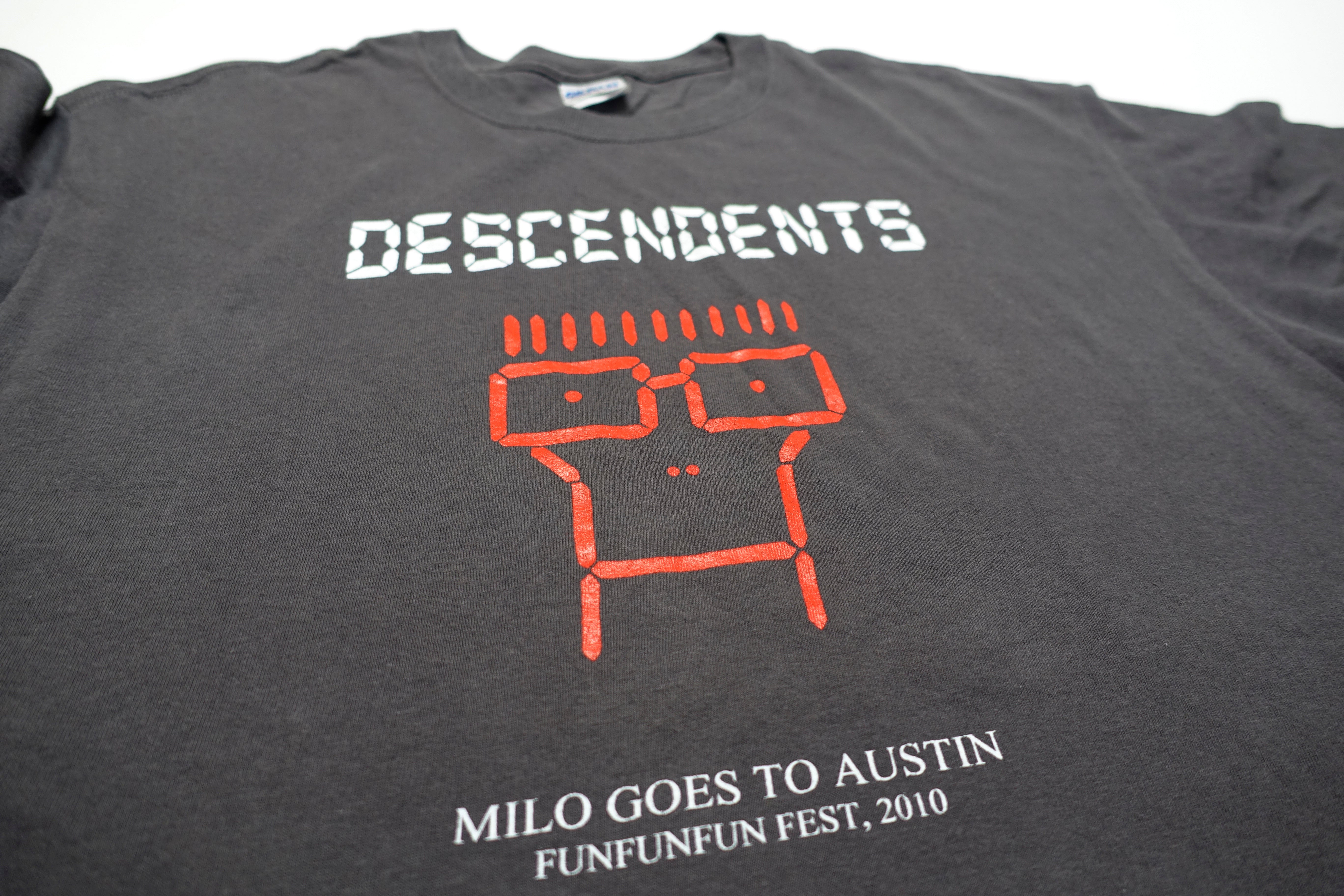 Descendents - Milo Goes To Austin / Fun Fun Fun Fest 2010 Tour Shirt Size Large